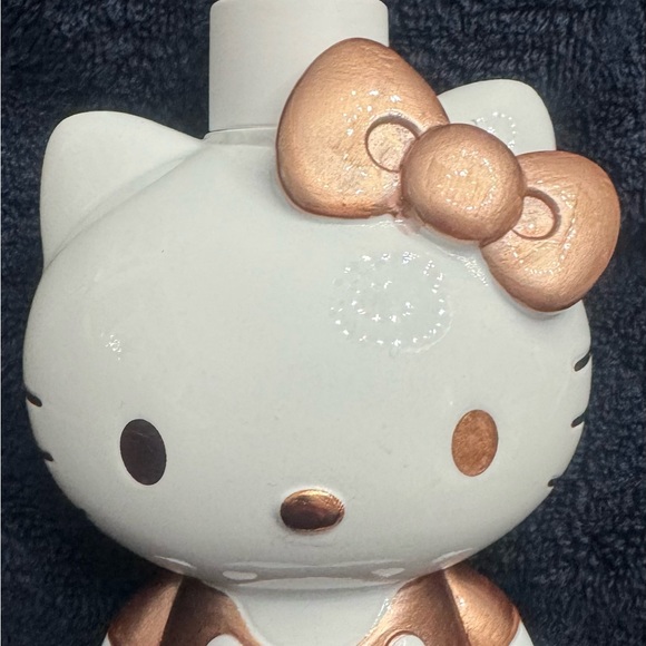 HELLO KITTY GOLD/ROSE GOLD BATHROOM SOAP/LOTION DISPENSER - Picture 6 of 6